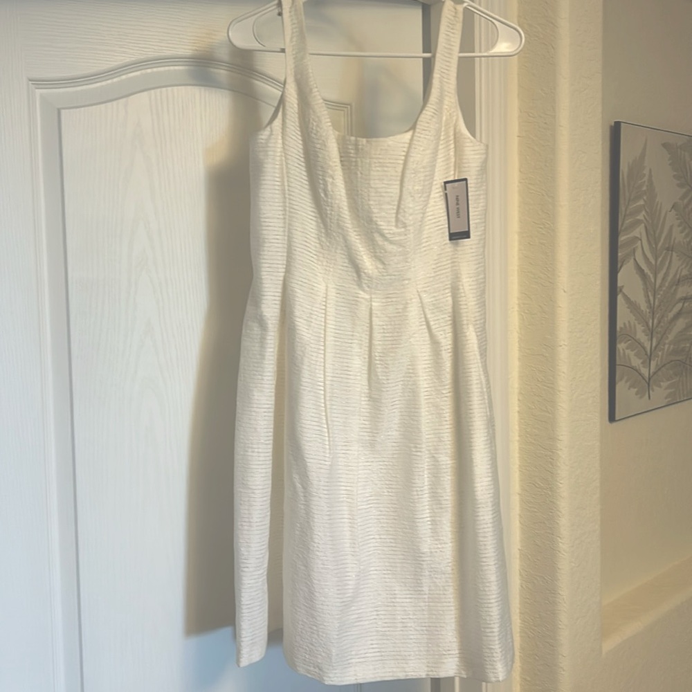 Nine West size 4 Petal white dress with pockets.